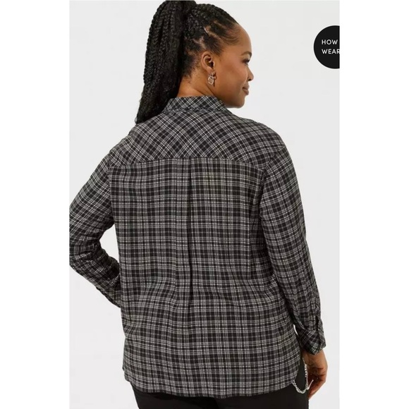 TORRID | Black and White Drop Shoulder Button-Front Shirt Sz. 5 or a 5X - Picture 2 of 4